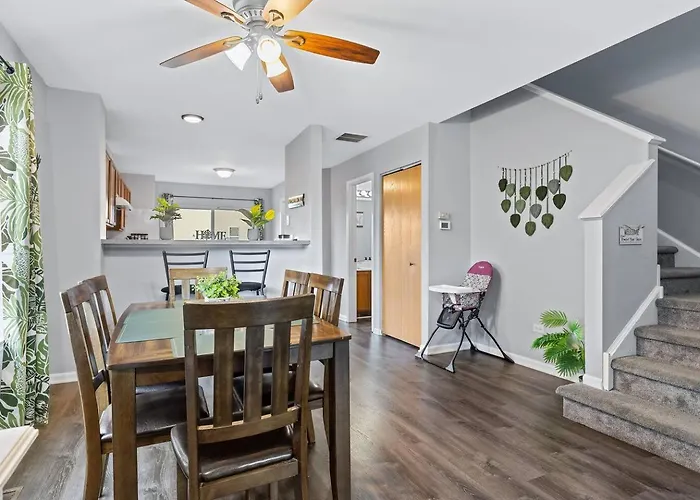 Quiet Area/petfriendly/wi-fi/5 Beds/1.5 Bath Hébergement de vacances *
