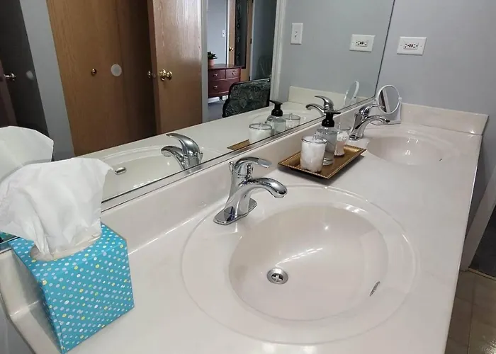 Quiet Area/petfriendly/wi-fi/5 Beds/1.5 Bath Montgomery