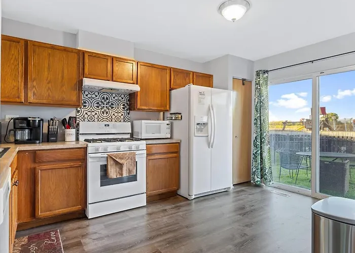 Quiet Area/petfriendly/wi-fi/5 Beds/1.5 Bath * Montgomery